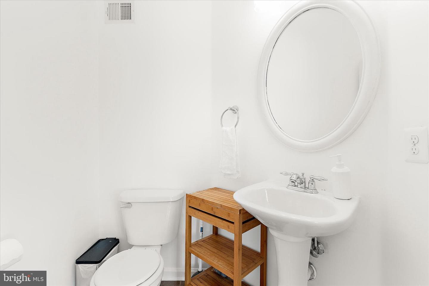 7214 Mockingbird Circle photo 18