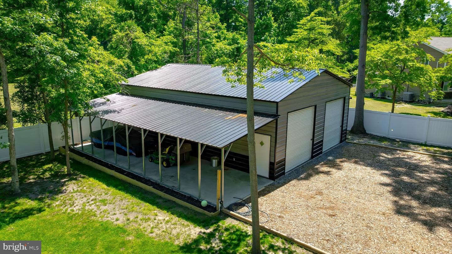 8331 Woodland Road photo 3