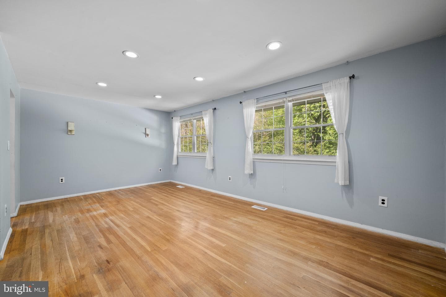 8091 Phirne Road E photo 6