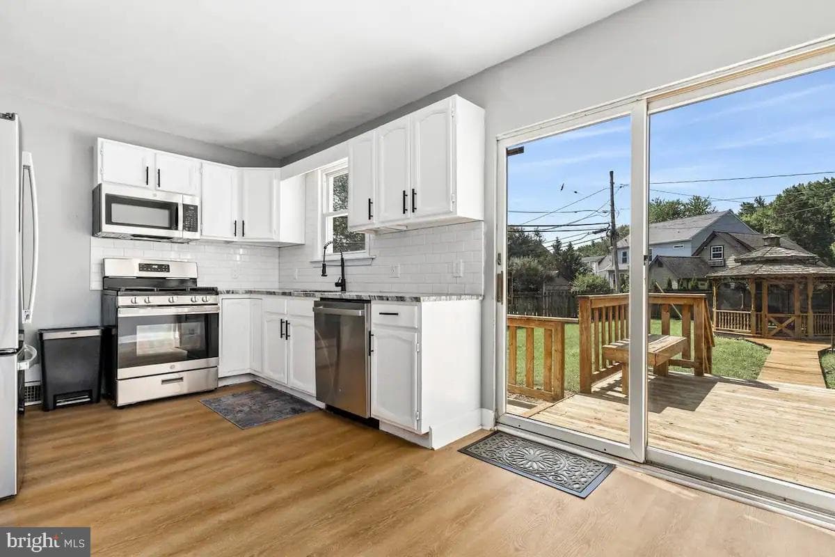 301 Beverley Place photo 3