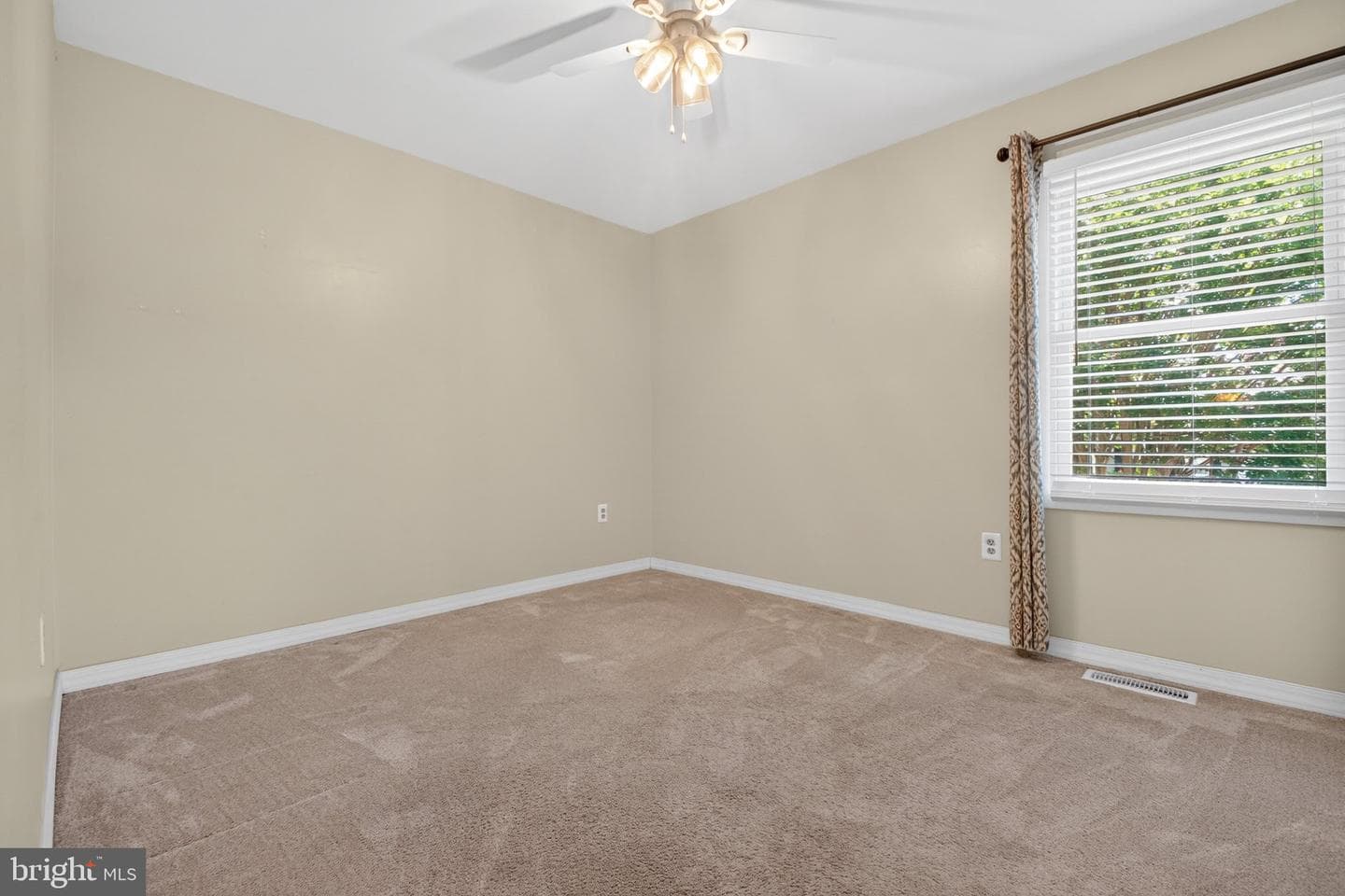2526 Symphony Lane photo 35