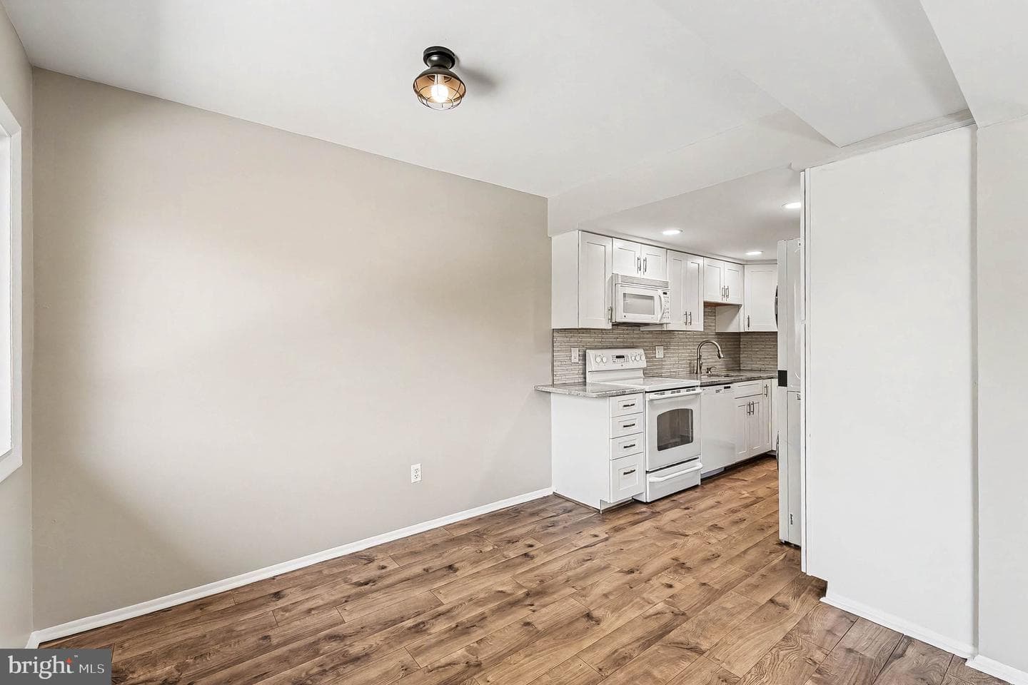 1912 Tupello Place photo 12