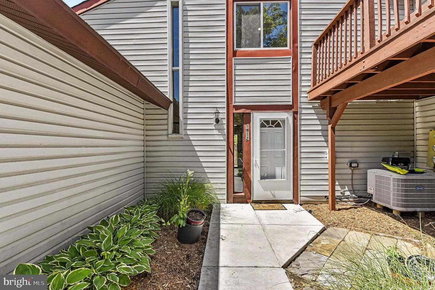 1912 Tupello Place photo 2