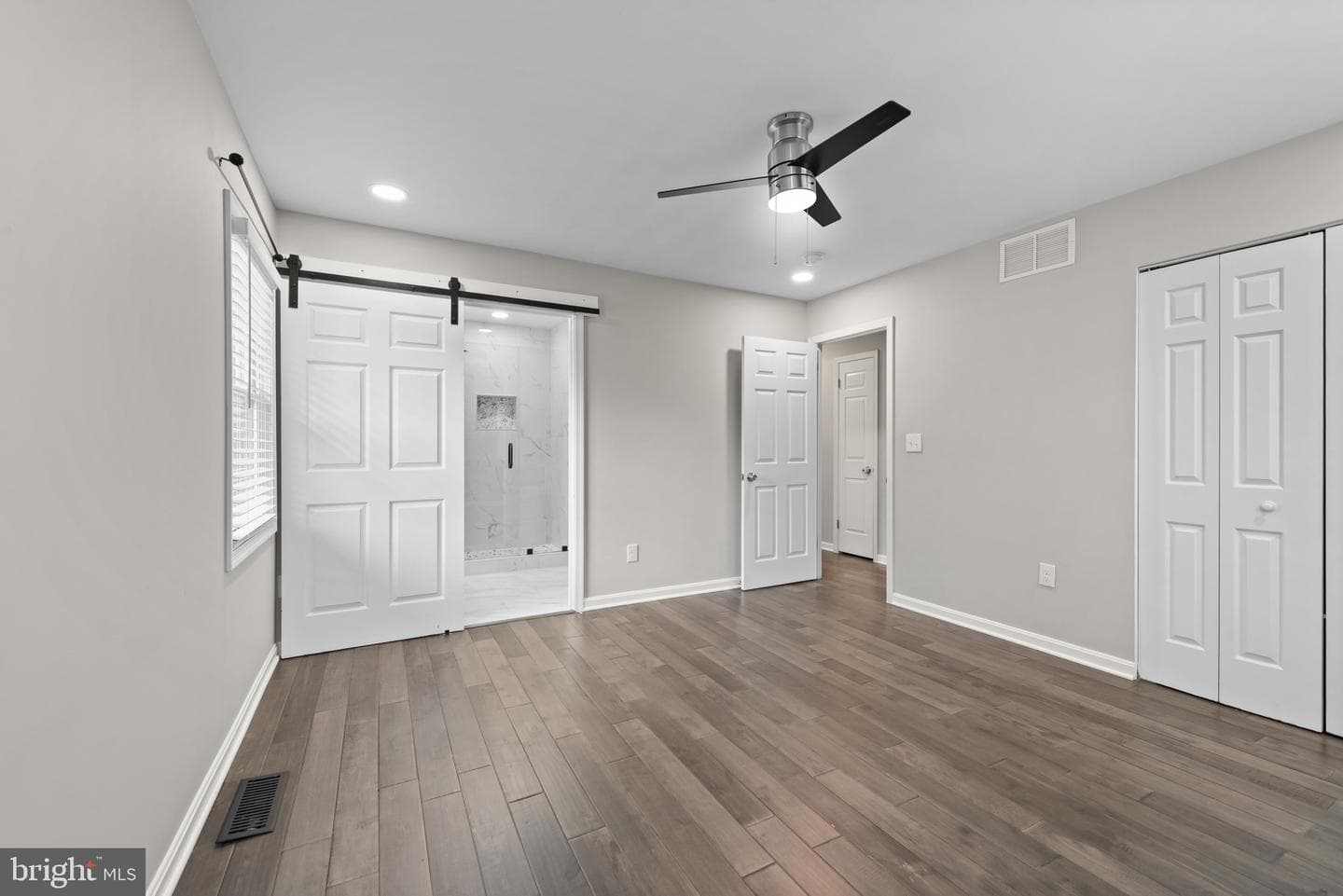 481 Eastwood Court photo 17