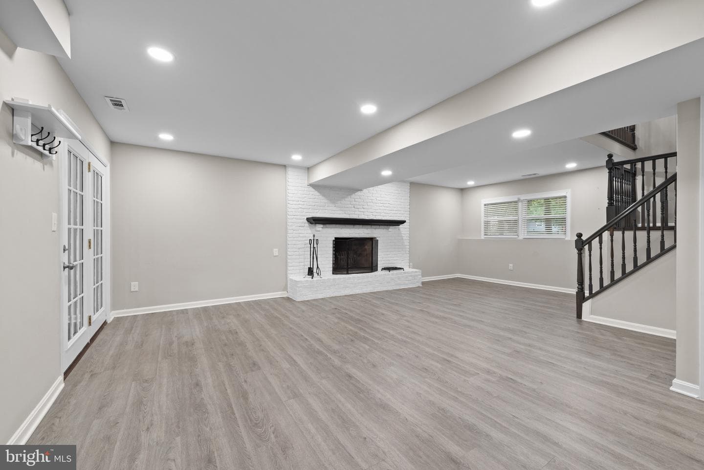 481 Eastwood Court photo 21