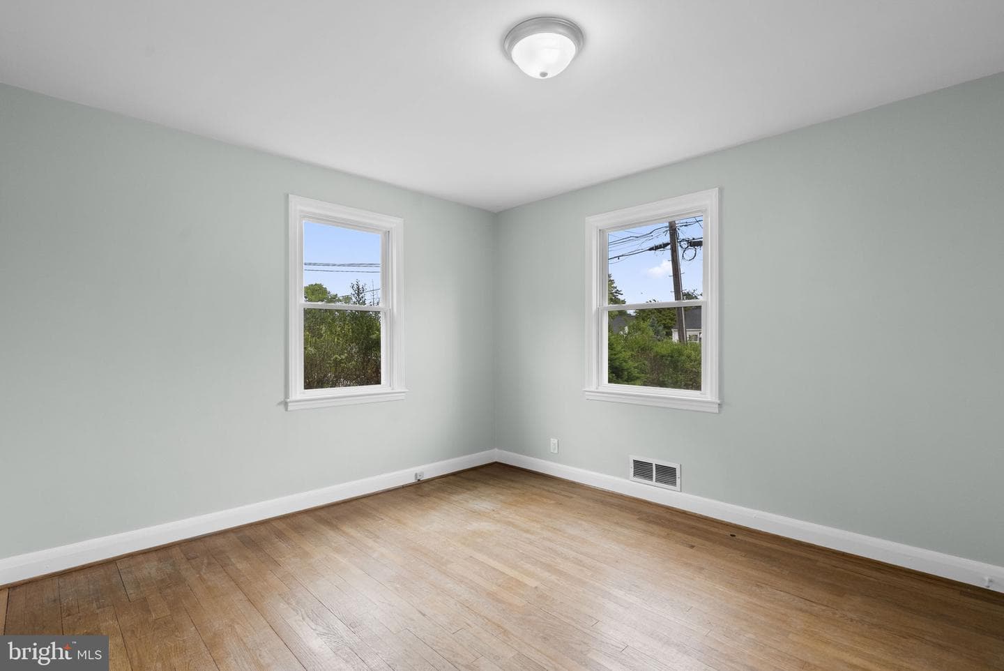 306 Vernon Avenue photo 10