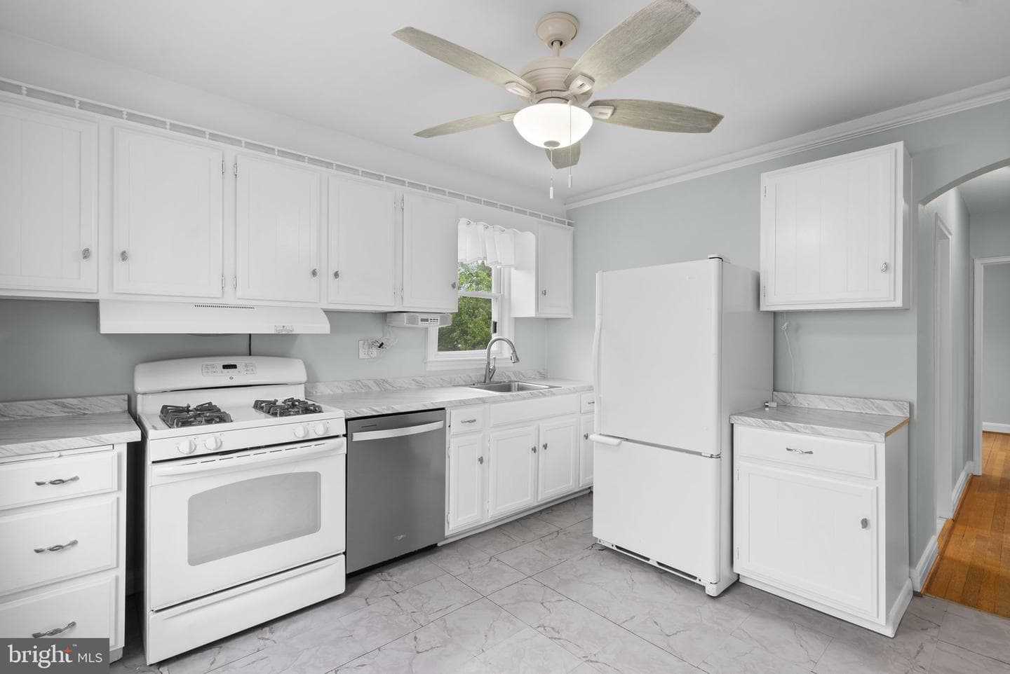 306 Vernon Avenue photo 15