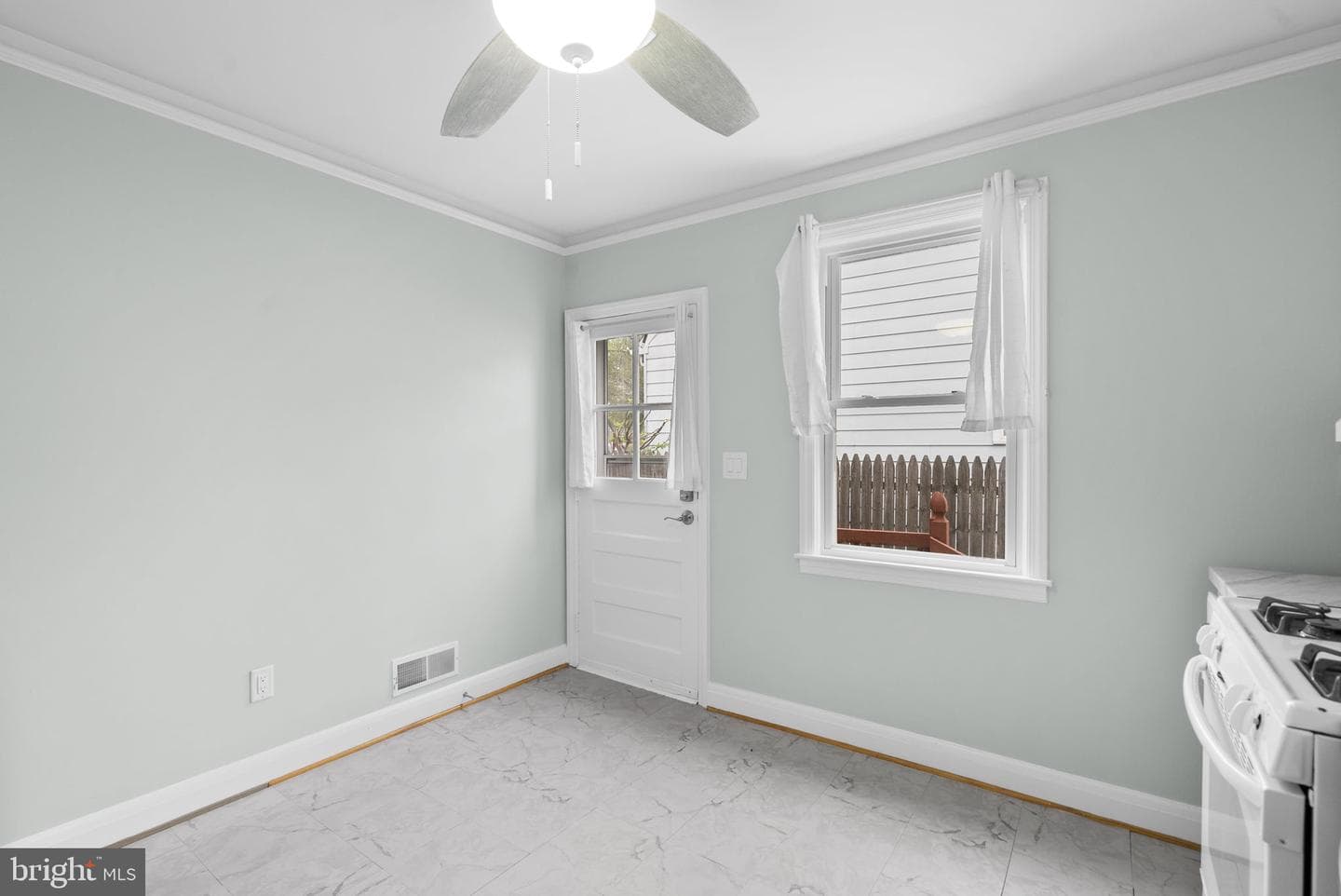 306 Vernon Avenue photo 17
