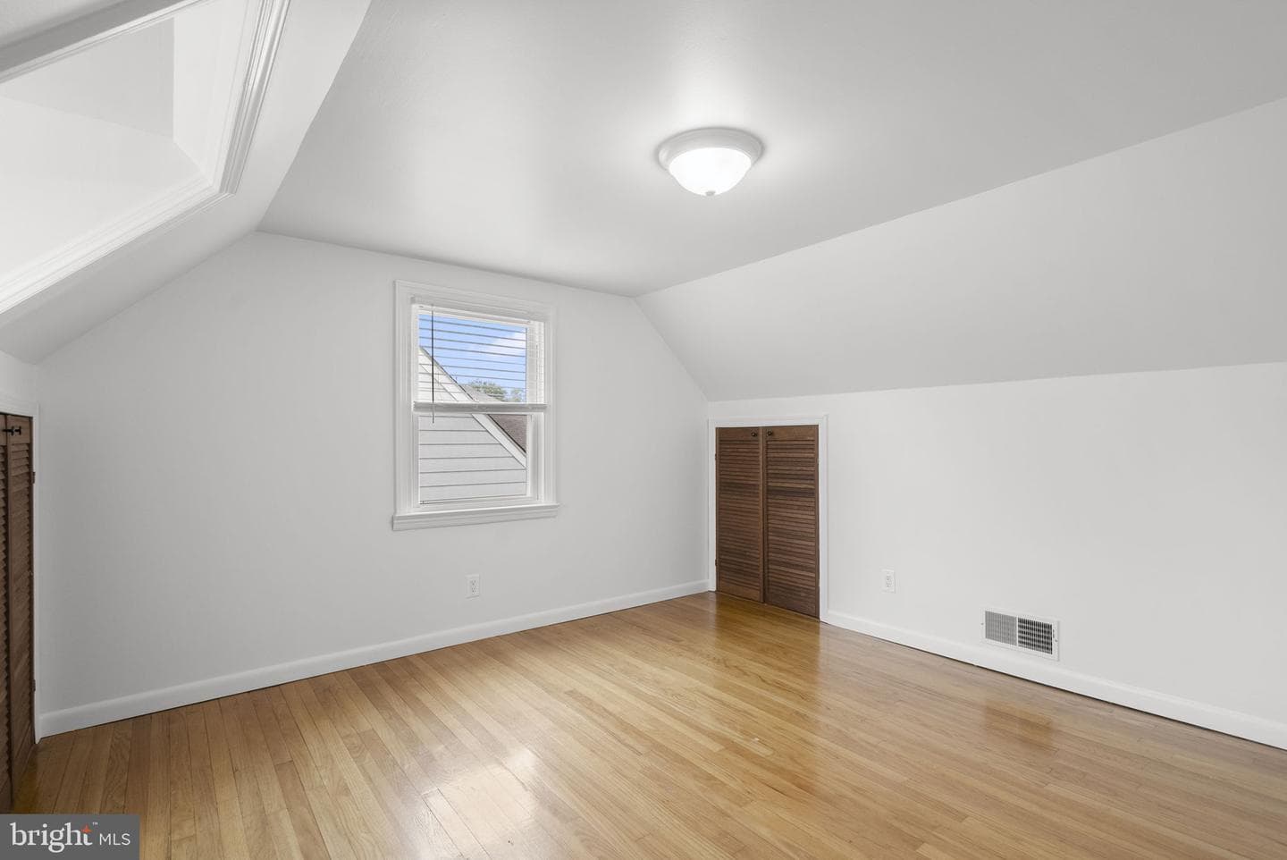 306 Vernon Avenue photo 24