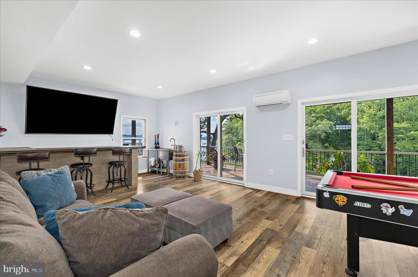 315 S Riverside Drive photo 16