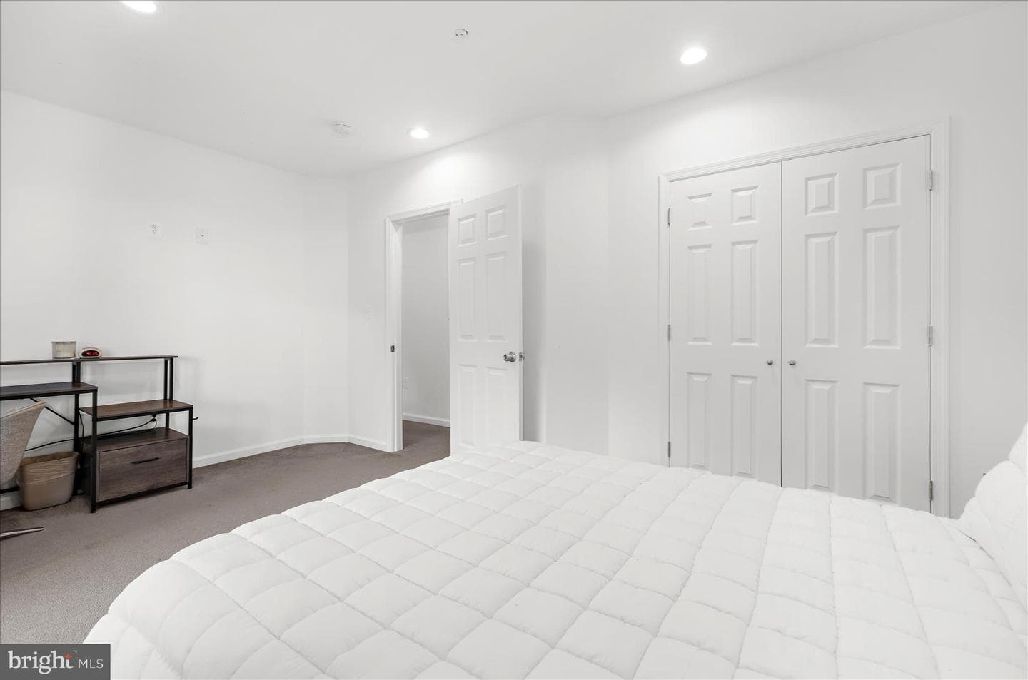315 S Riverside Drive photo 49