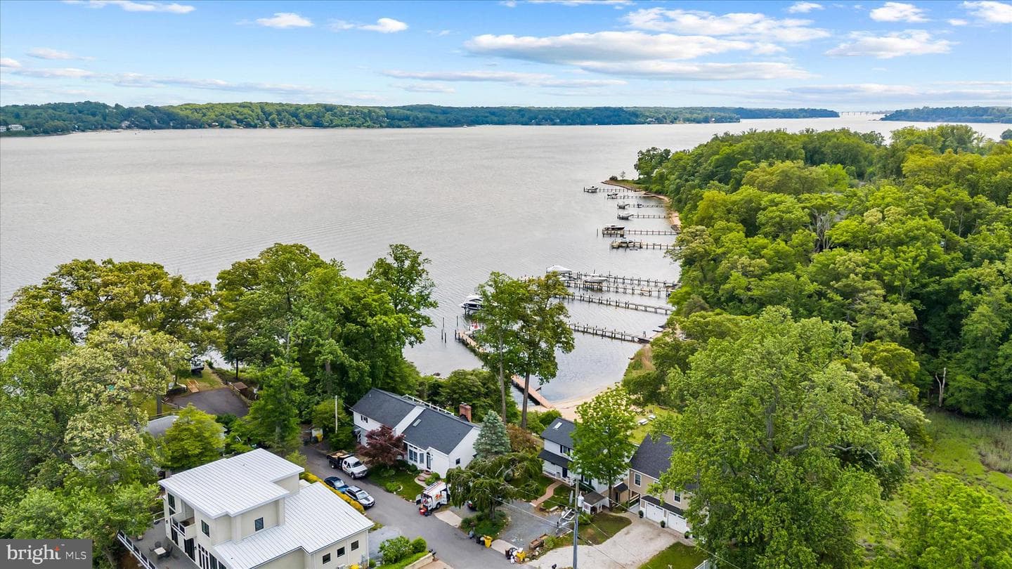 315 S Riverside Drive photo 82