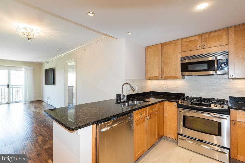 5 Park Place #527 photo 9