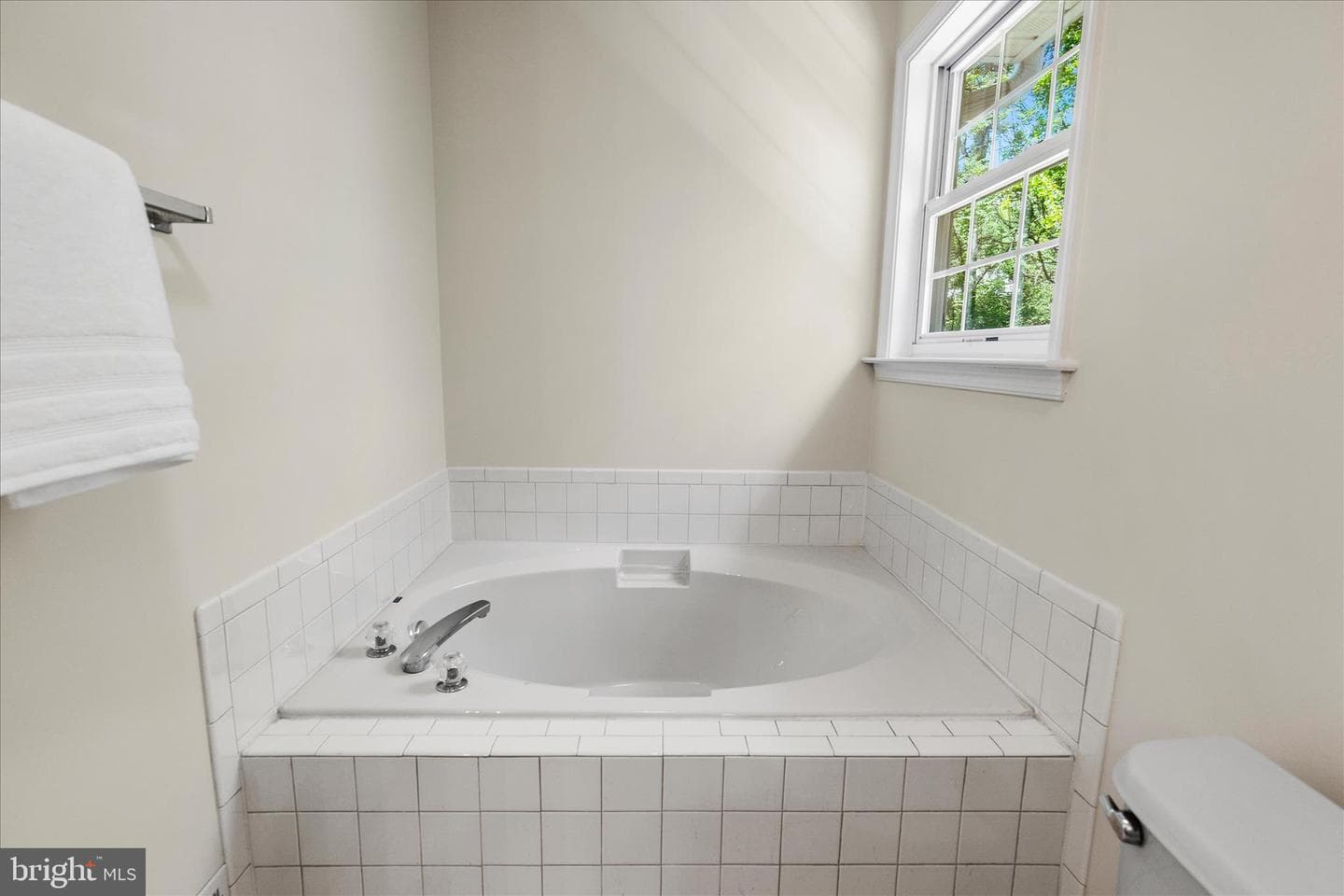 2056 Gate Drive photo 24