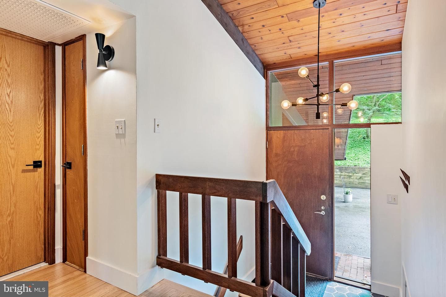 1689 Alice Court photo 30