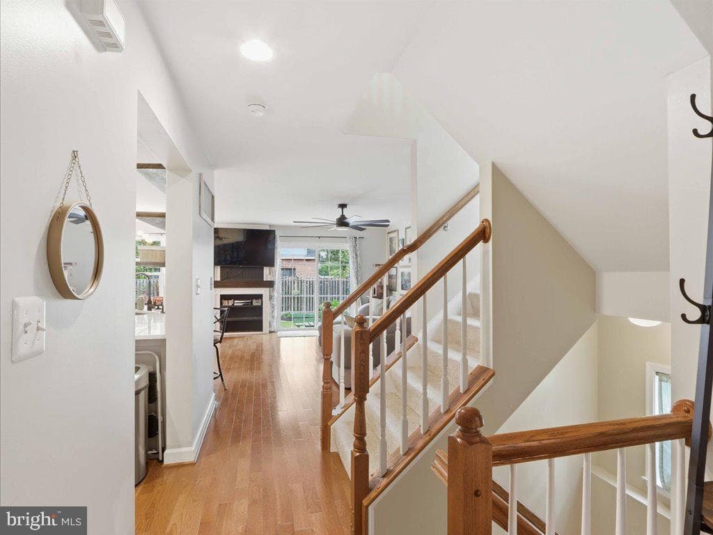 7742 Lawrence Avenue photo 9