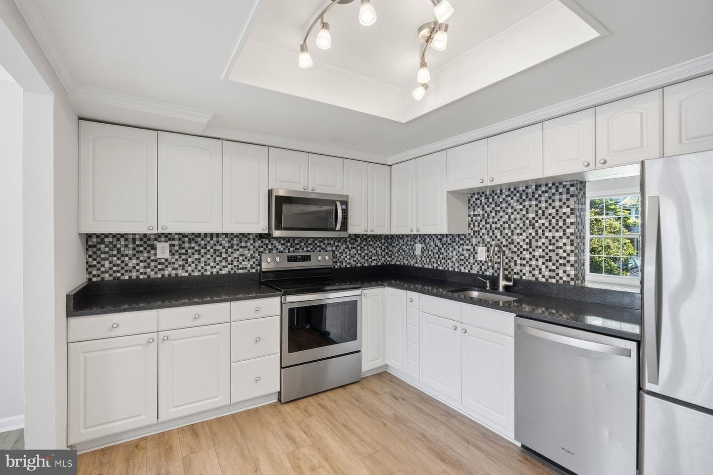 1768 Farmington Court photo 8