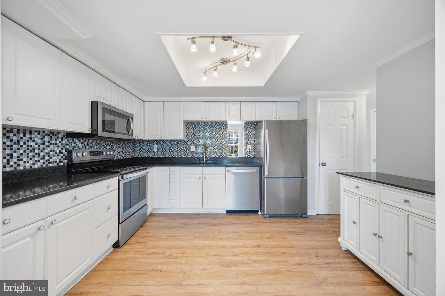 1768 Farmington Court photo 9
