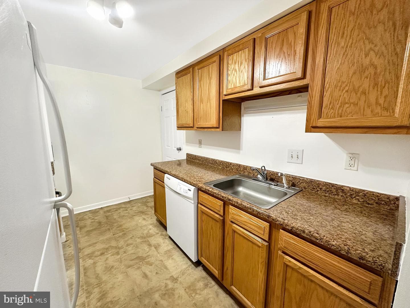 408 West Court photo 10
