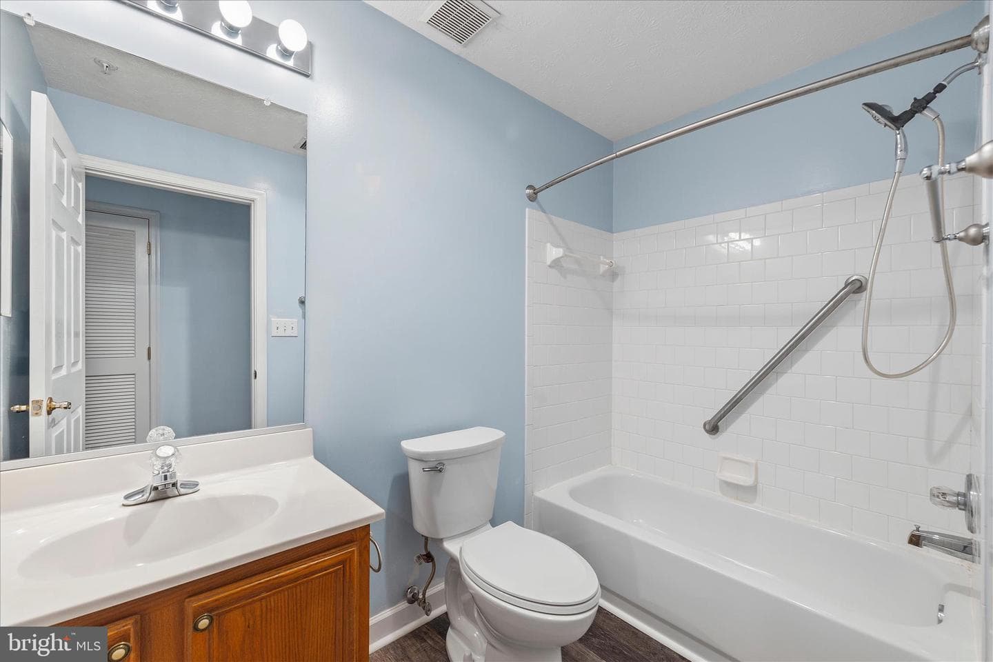 631 Admiral Drive #302 photo 17