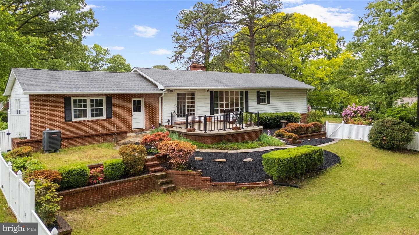 748 Evergreen Road photo 32