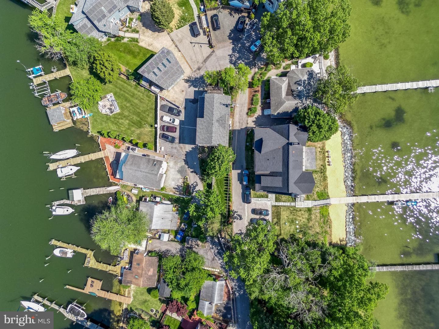 684 N Riverside Drive photo 40