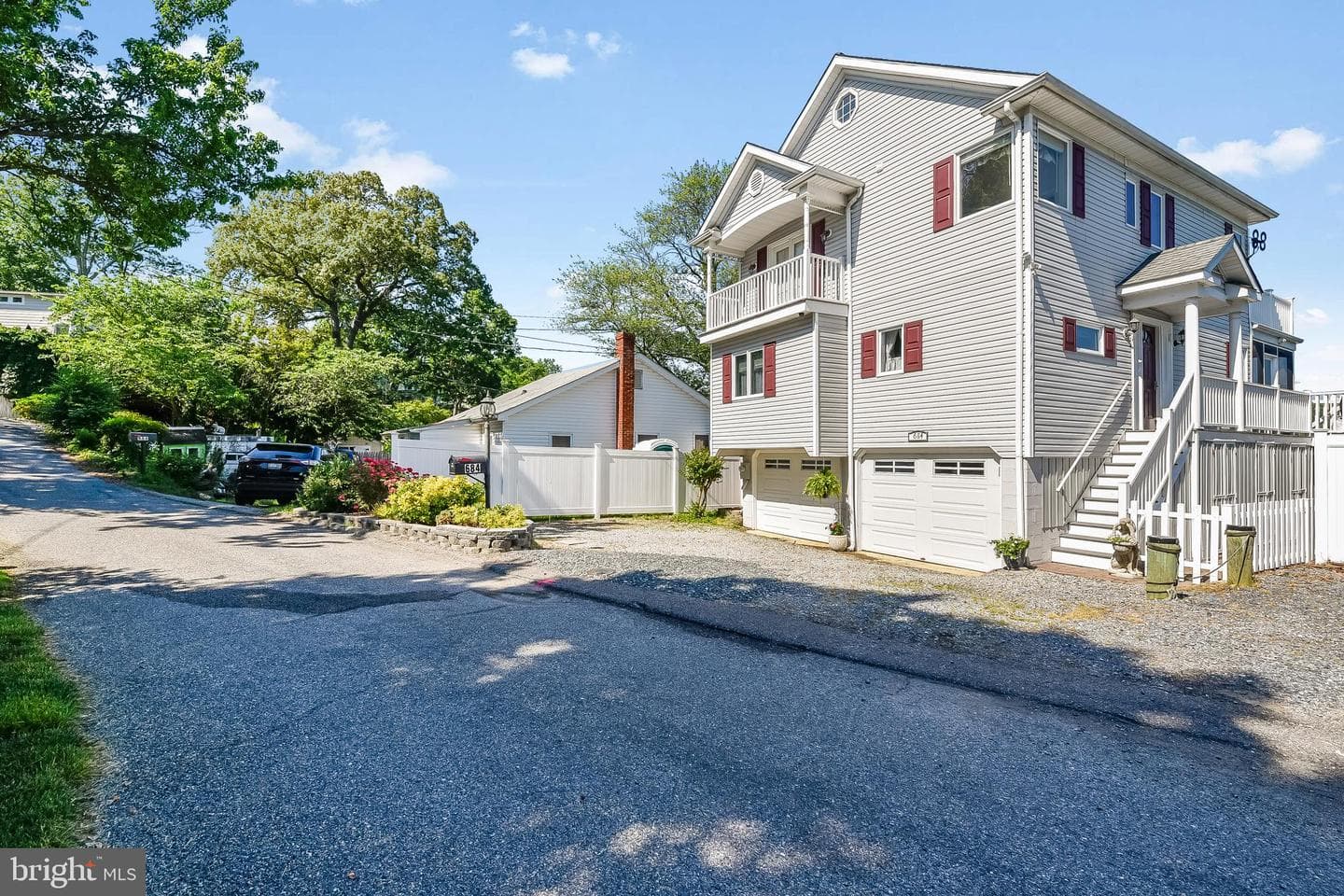 684 N Riverside Drive photo 8