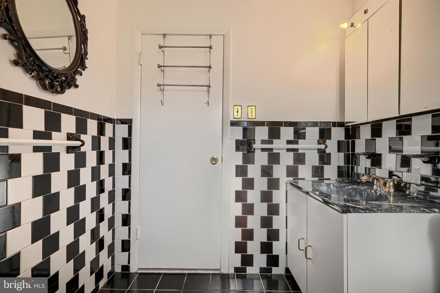 212 Evans Street photo 30