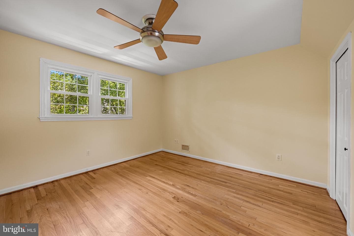 467 Yorkshire Drive photo 29