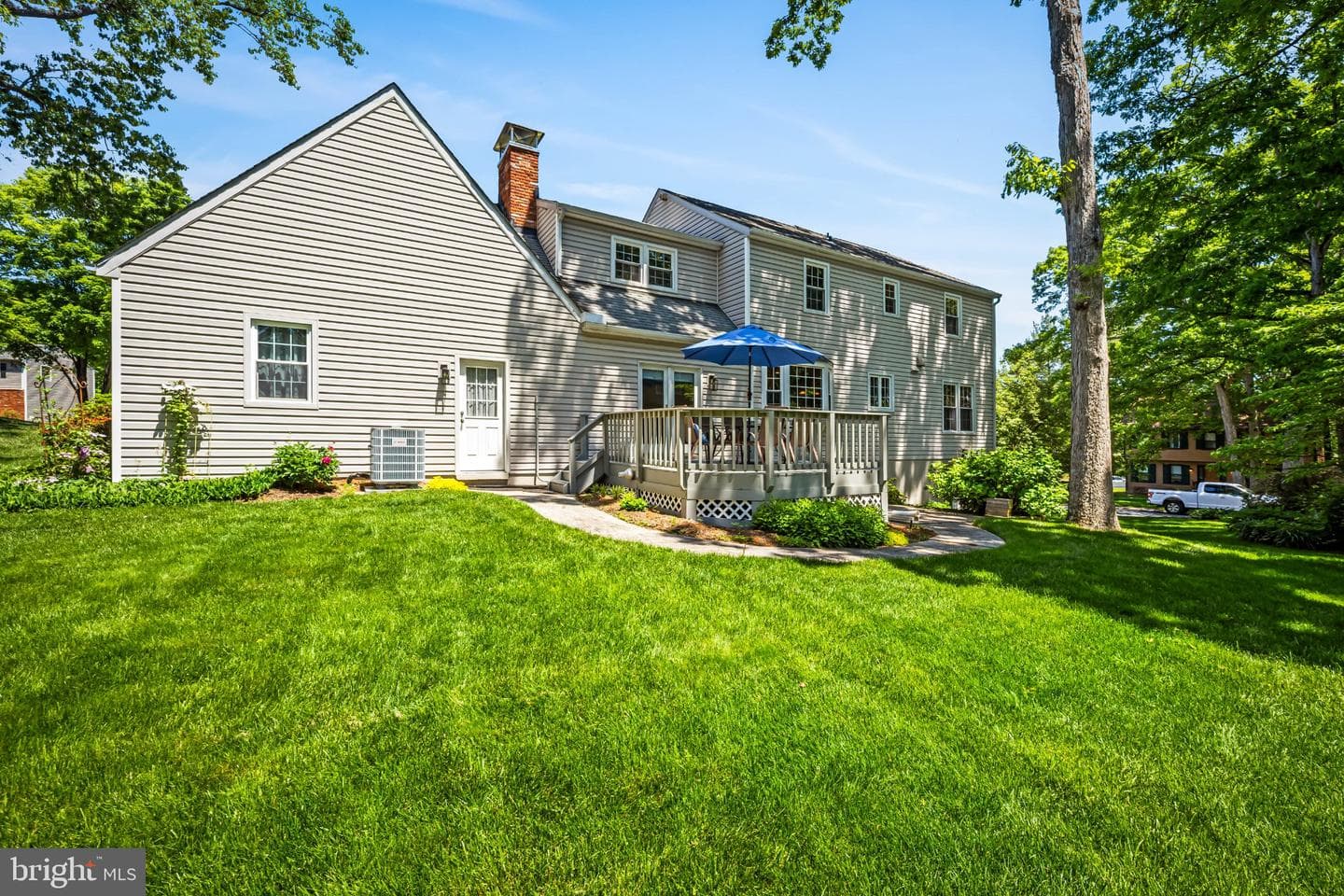 467 Yorkshire Drive photo 40