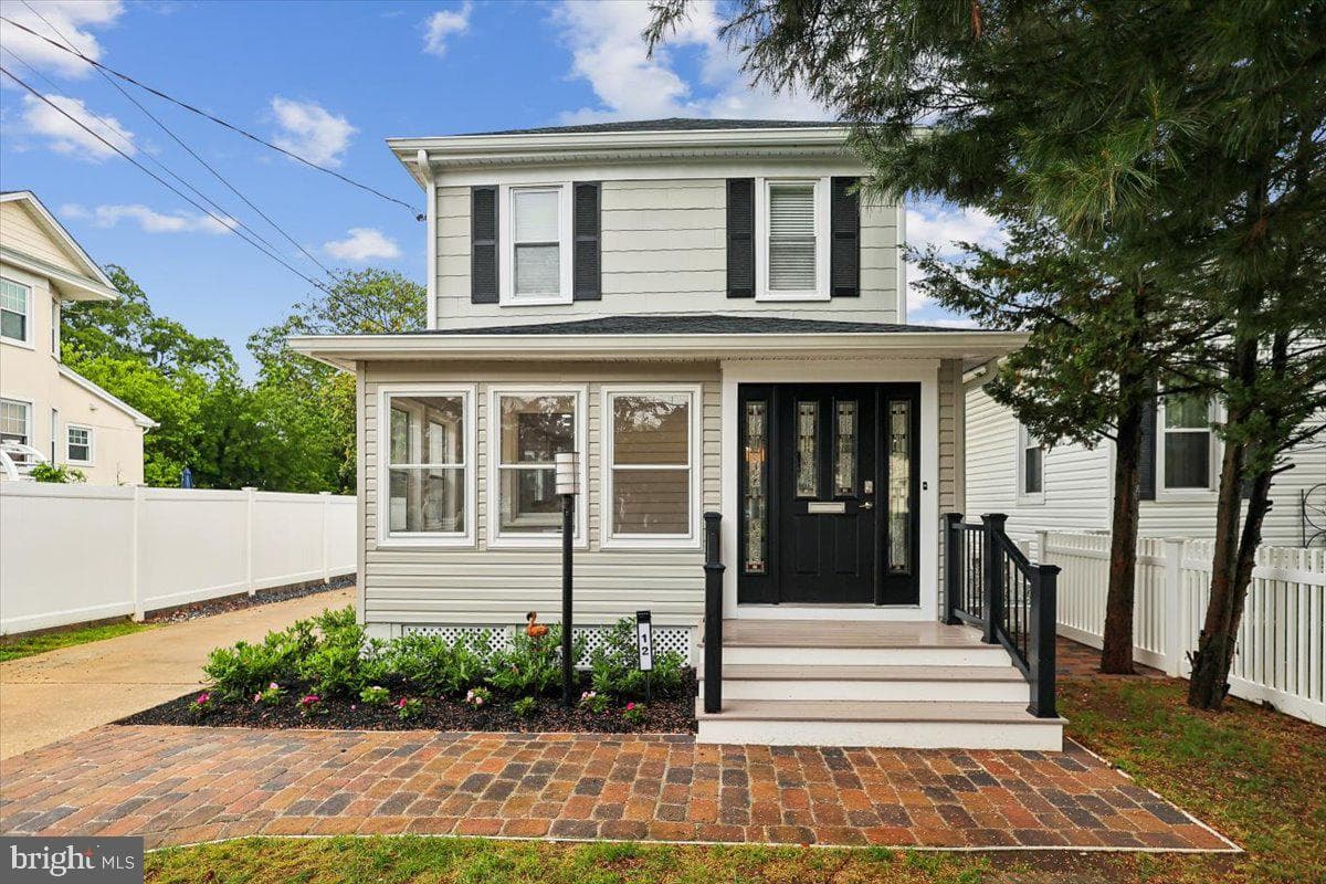 12 Linden Avenue photo 2