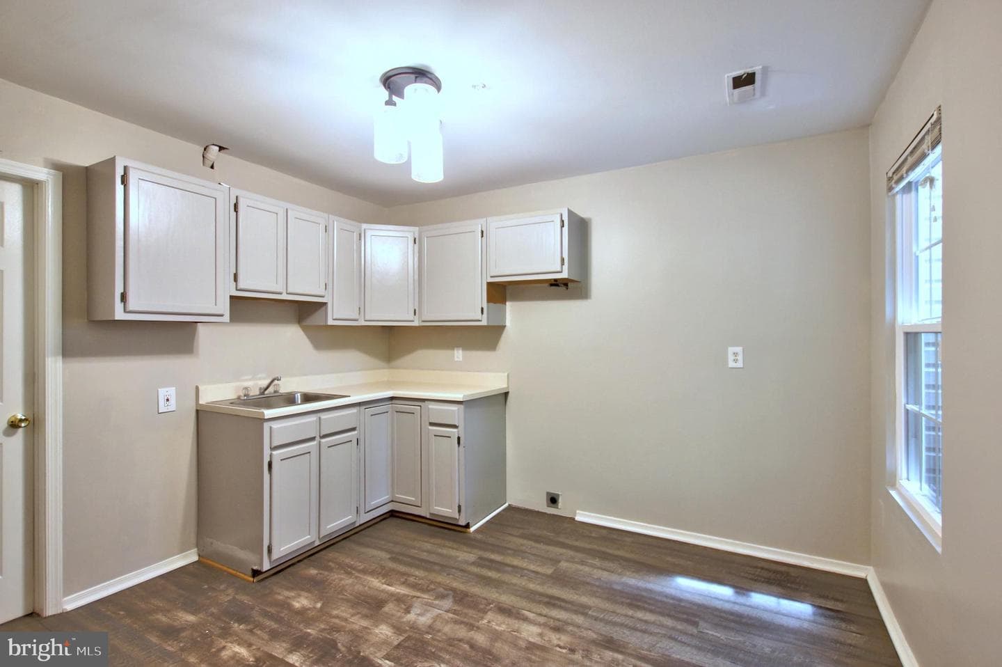 2244 Commissary Circle photo 32