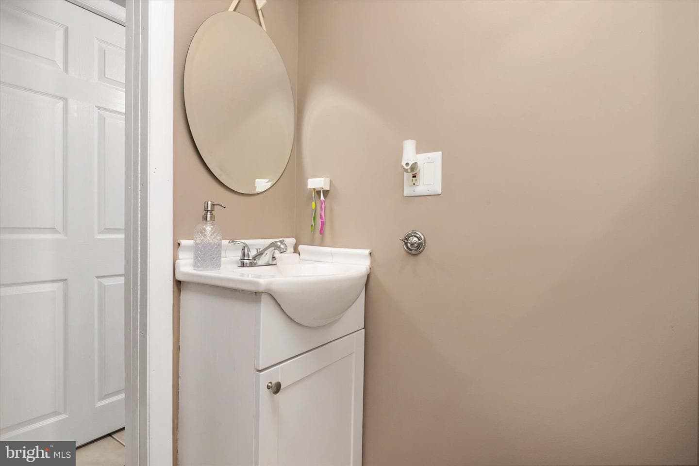 5208 Patrick Henry Dr photo 19