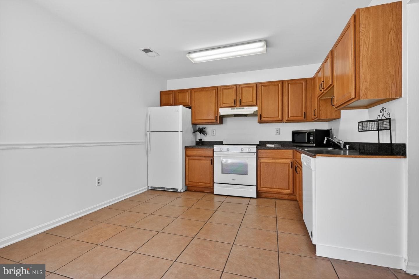1610 E Bancroft Lane photo 5