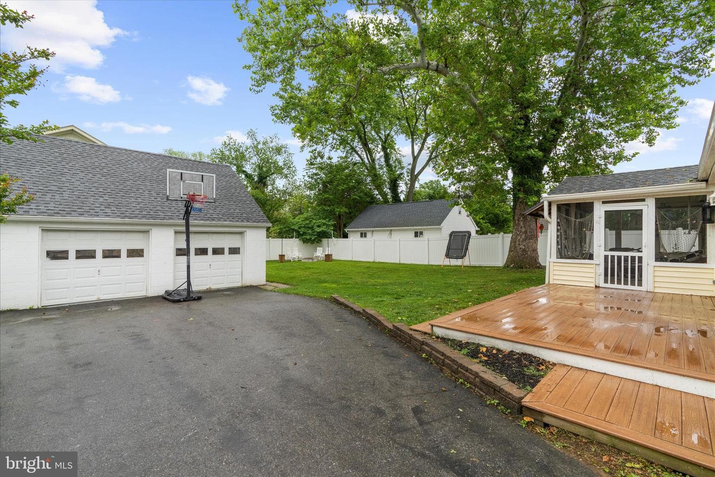 16 Virginia Avenue photo 33
