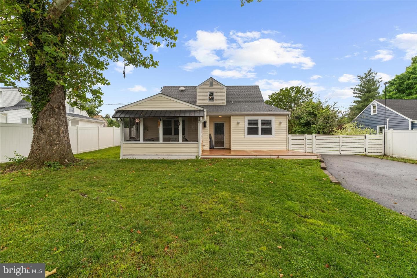 16 Virginia Avenue photo 40