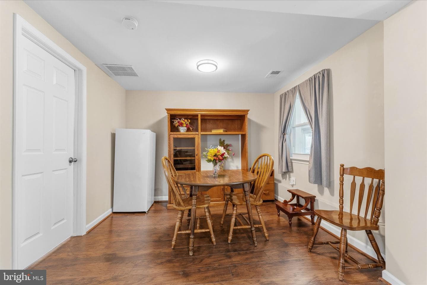 1258 Guildford Road photo 7