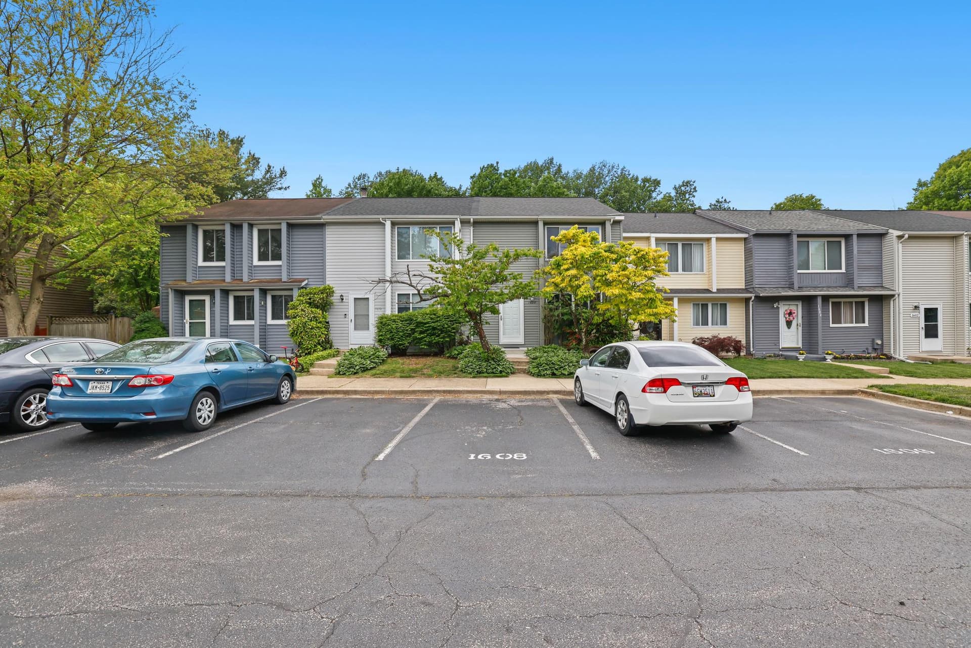 1608 Woodtree Court W photo 25