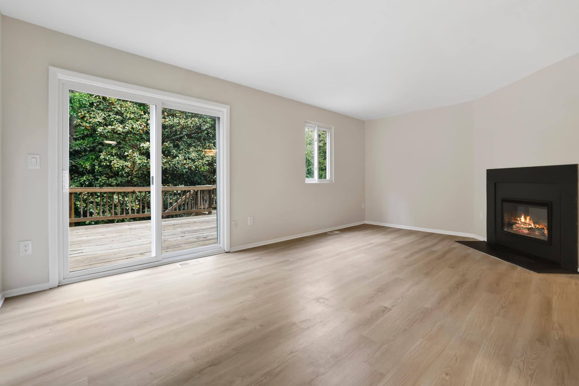 1608 Woodtree Court W photo 9