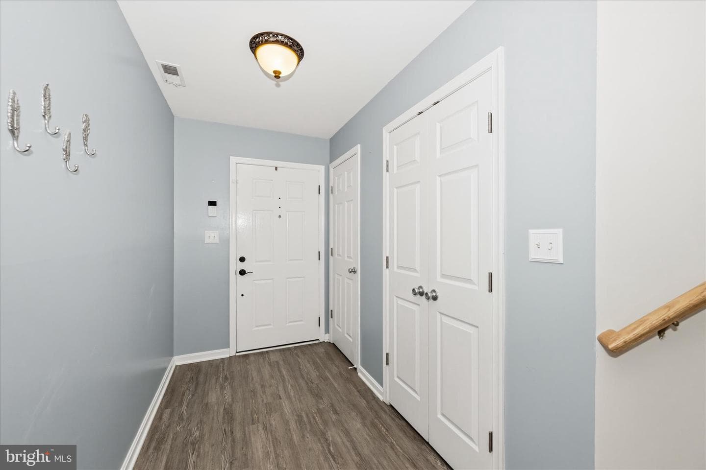 2211 Commissary Circle photo 3