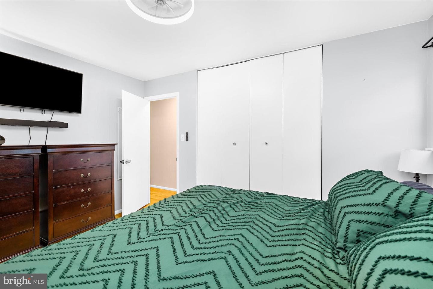8249 Victoria Road photo 15