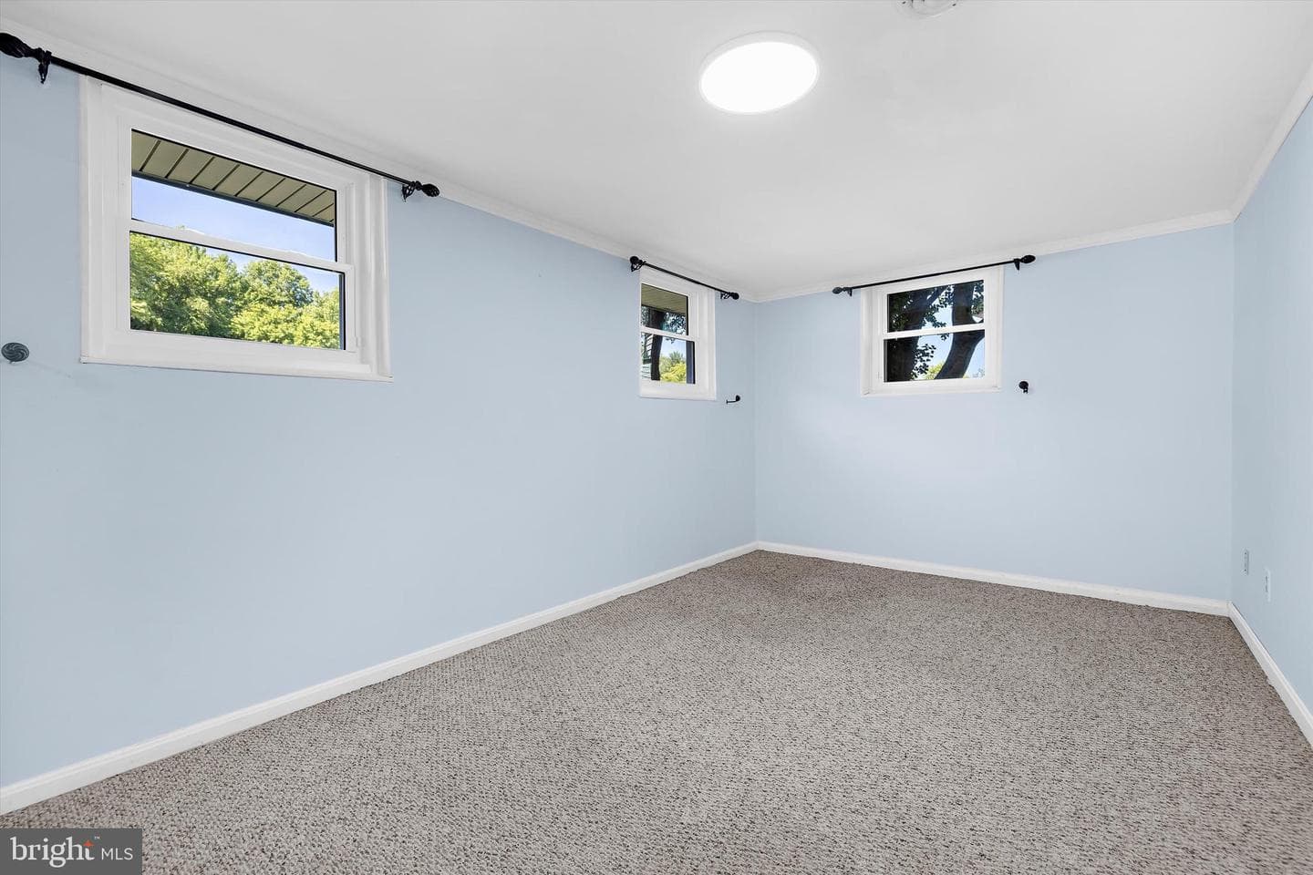 8249 Victoria Road photo 16