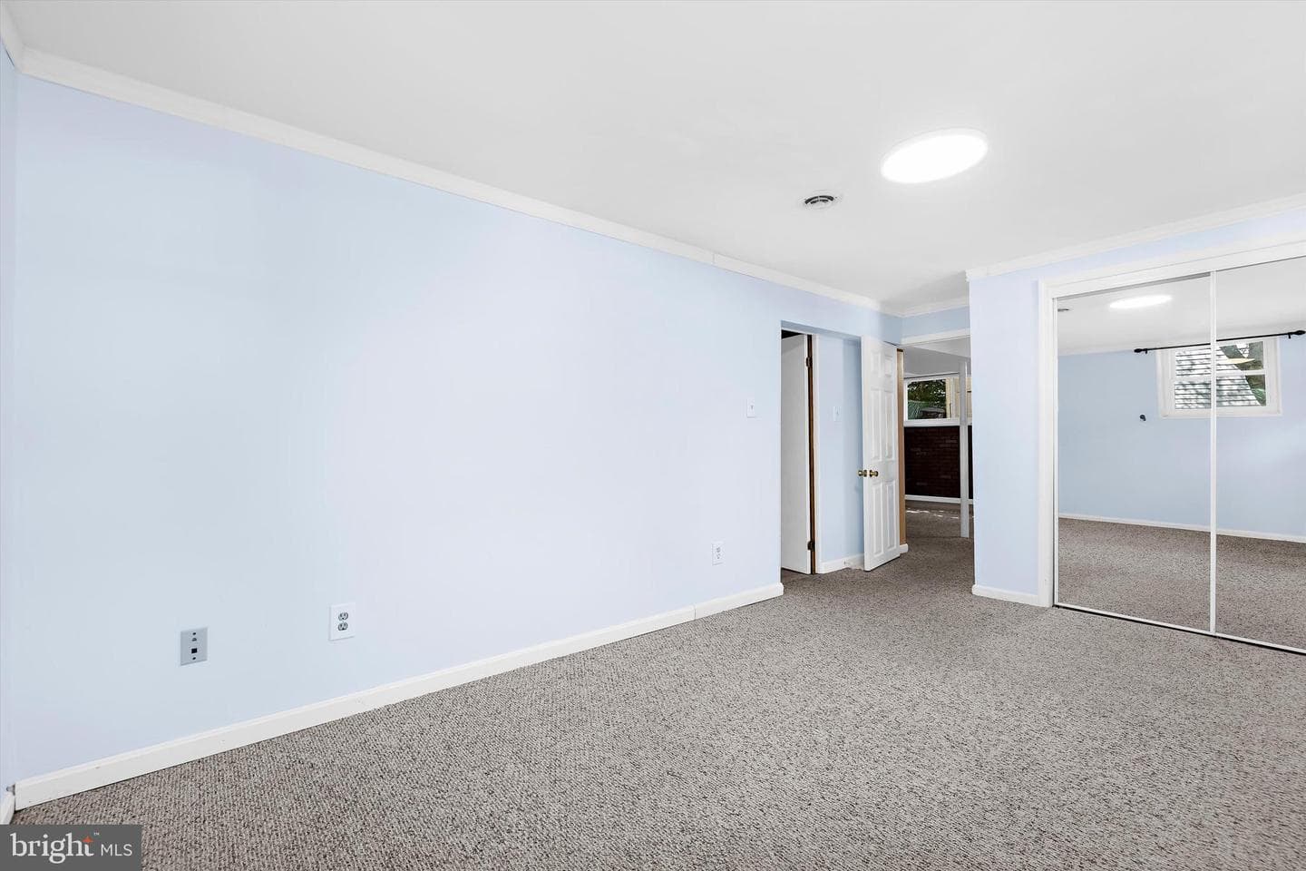 8249 Victoria Road photo 17