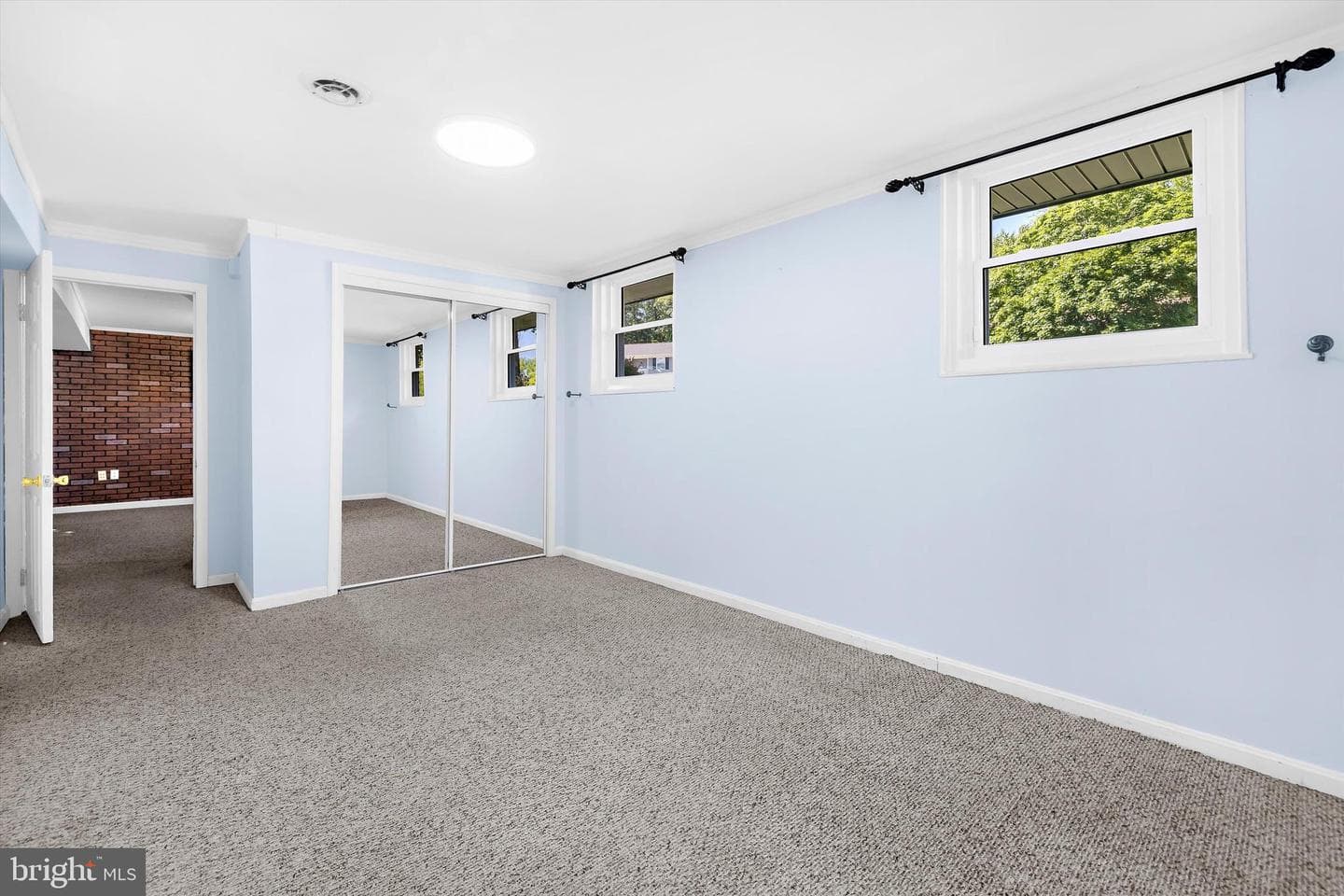 8249 Victoria Road photo 18