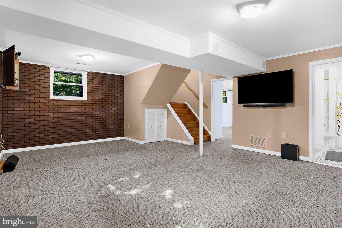 8249 Victoria Road photo 20