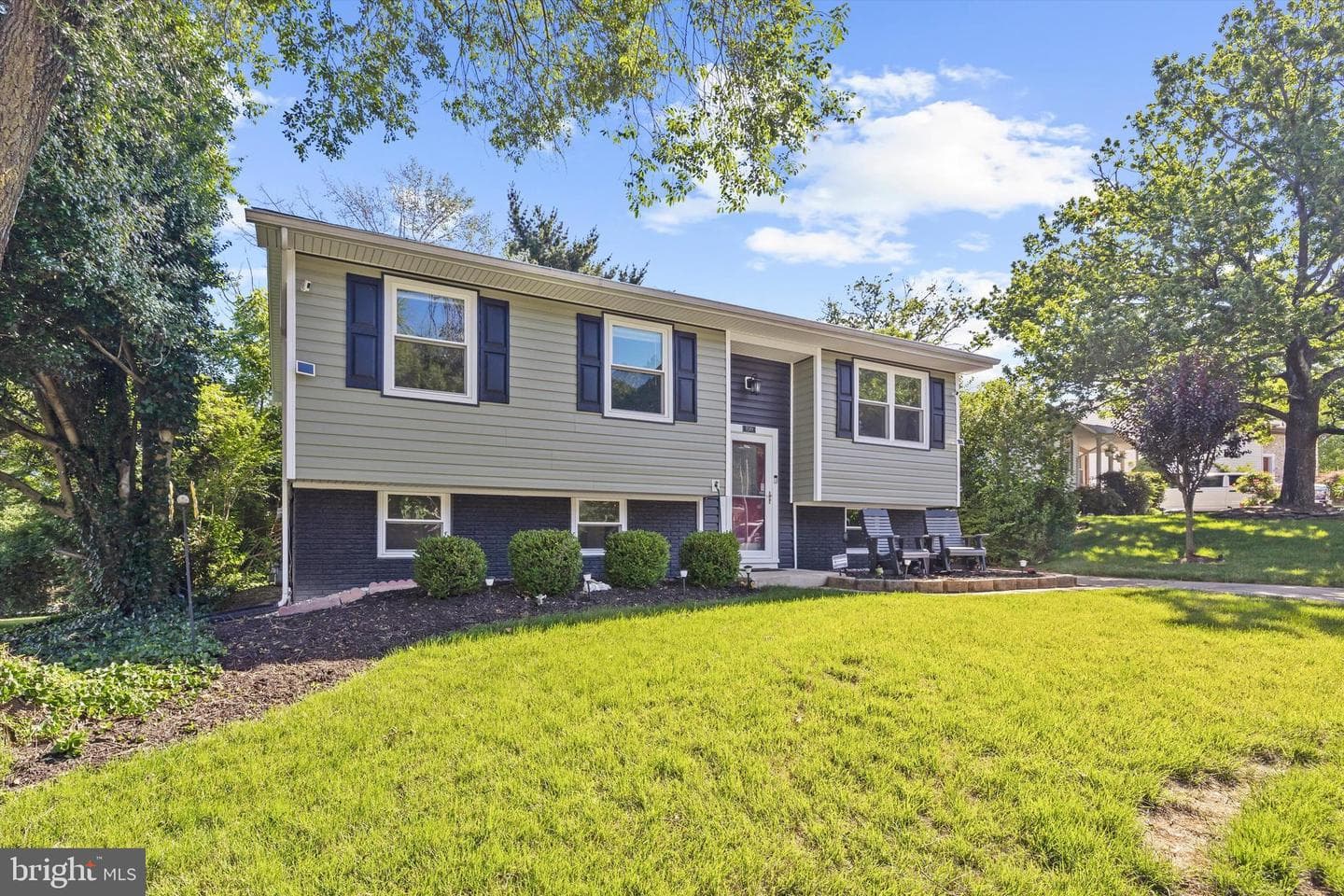 8249 Victoria Road photo 3