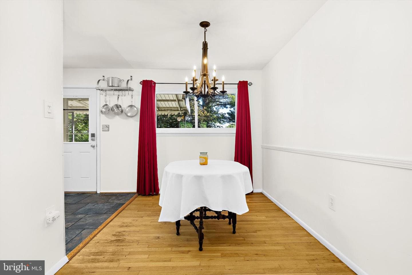 8249 Victoria Road photo 6