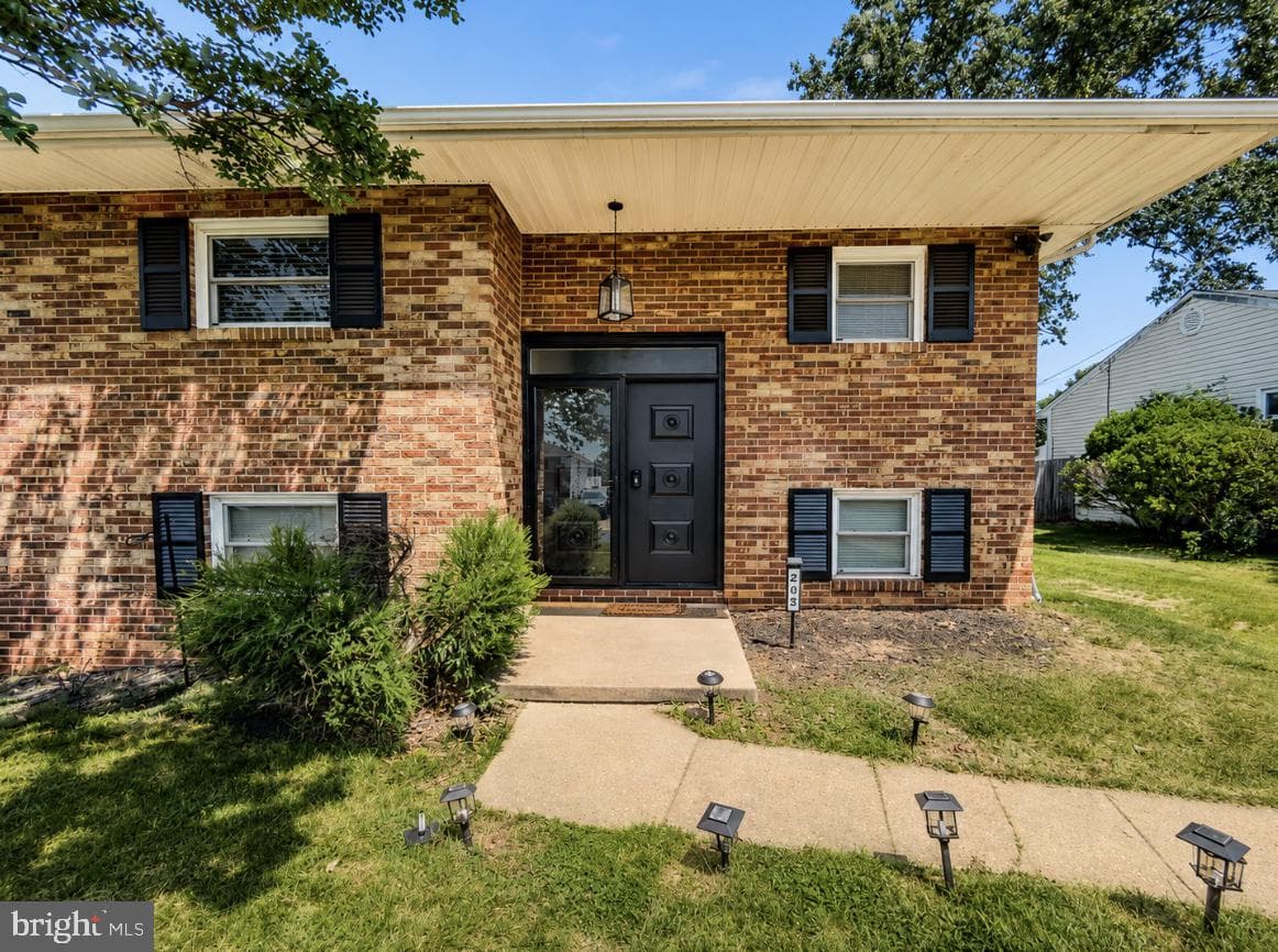 292 Mackintosh Drive photo 3