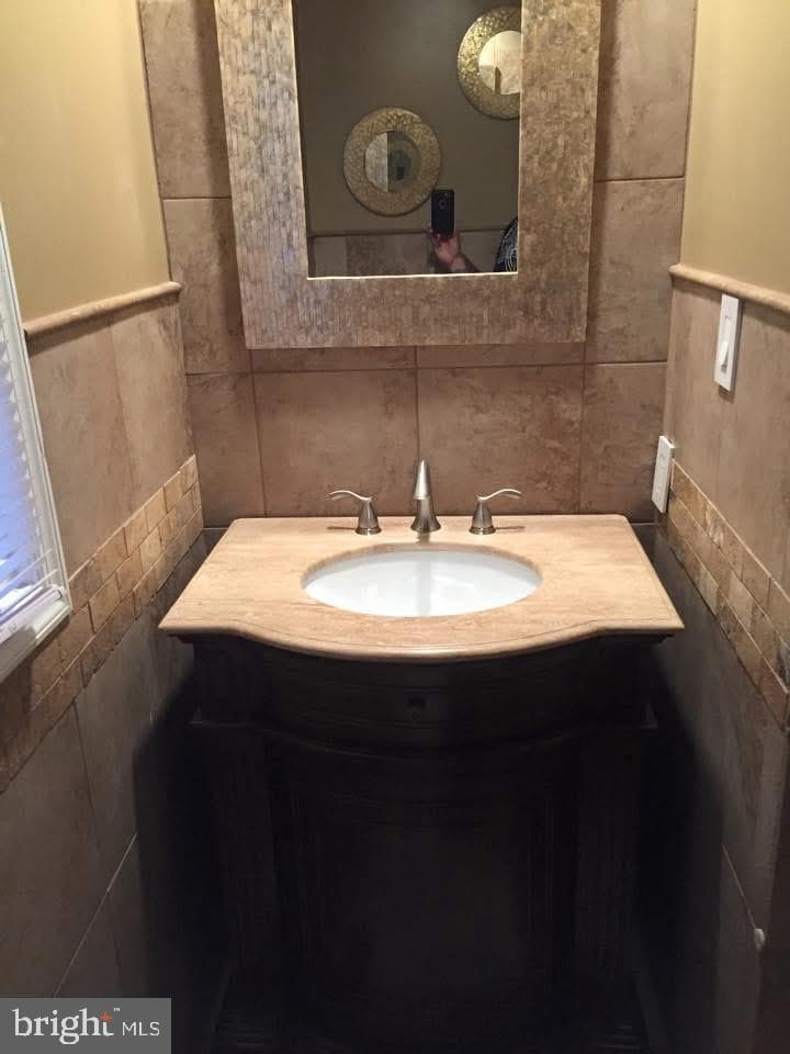 1906 Woodsboro Place photo 12