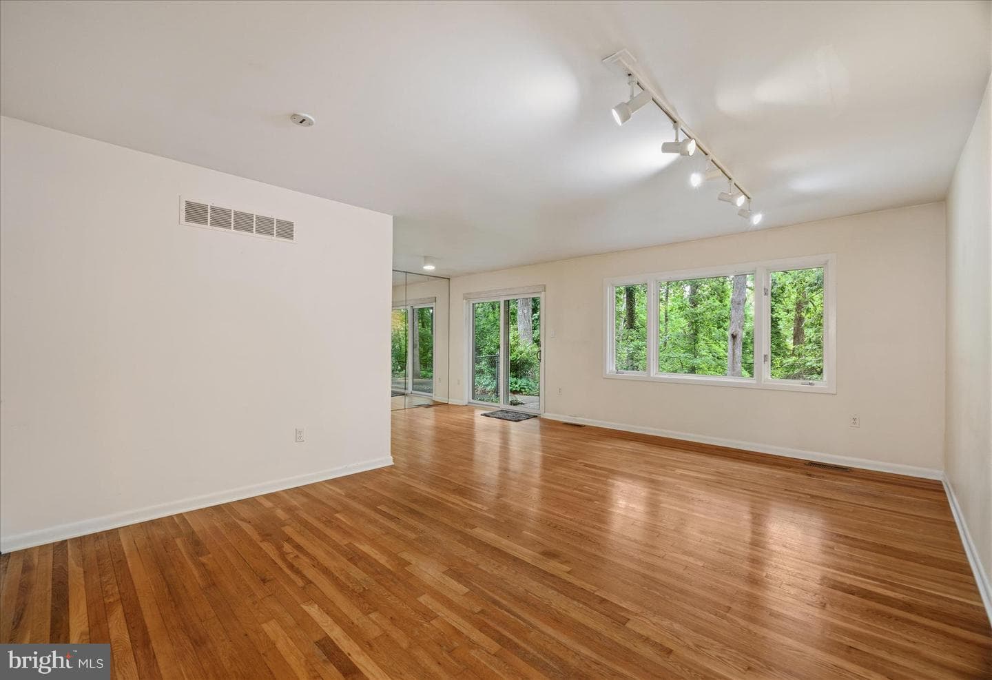 1402 Catlyn Place photo 4